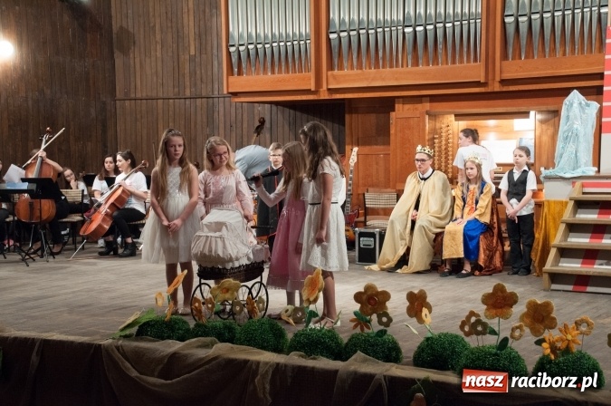 Zdjęcie w galerii na portalu naszraciborz.pl: Śpiąca Królewna na Dzień Otwartych Drzwi w szkole muzycznej wiadomości z regionu