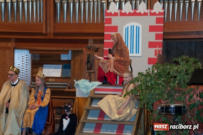 Zdjęcie w galerii na portalu naszraciborz.pl: Śpiąca Królewna na Dzień Otwartych Drzwi w szkole muzycznej wiadomości z regionu