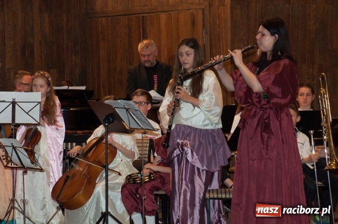 Zdjęcie w galerii na portalu naszraciborz.pl: Śpiąca Królewna na Dzień Otwartych Drzwi w szkole muzycznej wiadomości z regionu