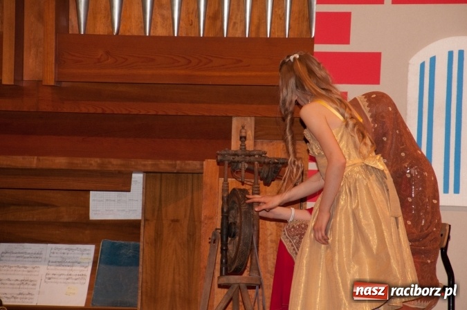 Zdjęcie w galerii na portalu naszraciborz.pl: Śpiąca Królewna na Dzień Otwartych Drzwi w szkole muzycznej wiadomości z regionu