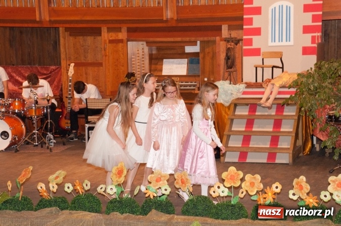 Zdjęcie w galerii na portalu naszraciborz.pl: Śpiąca Królewna na Dzień Otwartych Drzwi w szkole muzycznej wiadomości z regionu
