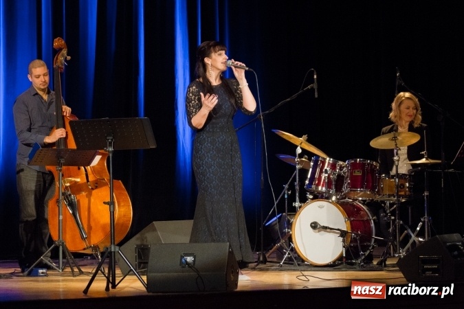 Zdjęcie w galerii na portalu naszraciborz.pl: Ballads for Ella. W 100. rocznicę urodzin Elli Fitzgerald Ewa Uryga w RCK wiadomości z regionu
