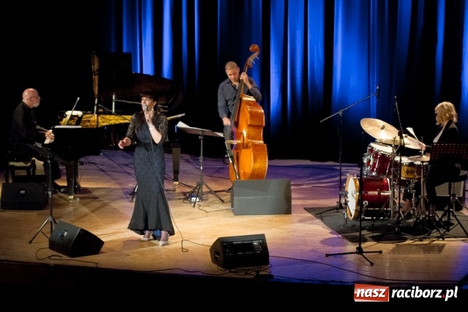 Zdjęcie w galerii na portalu naszraciborz.pl: Ballads for Ella. W 100. rocznicę urodzin Elli Fitzgerald Ewa Uryga w RCK wiadomości z regionu