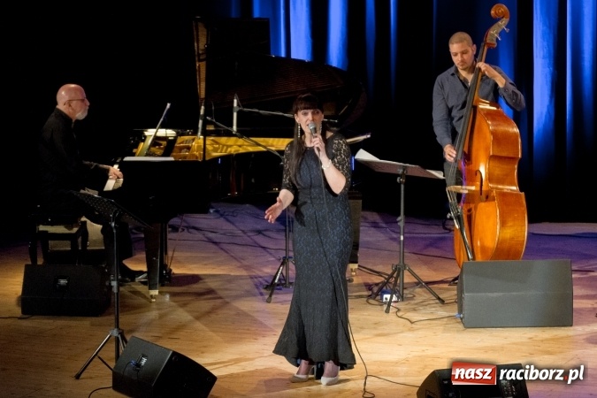 Zdjęcie w galerii na portalu naszraciborz.pl: Ballads for Ella. W 100. rocznicę urodzin Elli Fitzgerald Ewa Uryga w RCK wiadomości z regionu