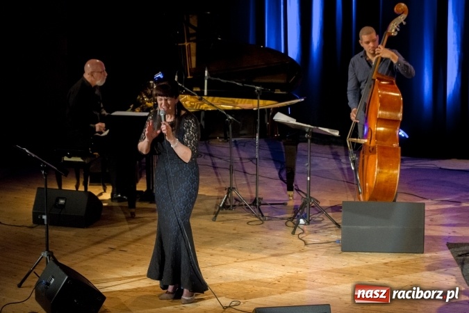 Zdjęcie w galerii na portalu naszraciborz.pl: Ballads for Ella. W 100. rocznicę urodzin Elli Fitzgerald Ewa Uryga w RCK wiadomości z regionu