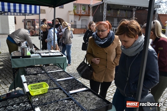 Zdjęcie w galerii na portalu naszraciborz.pl: V Zamkowy Jarmark kwiatów, żywności ekologicznej i rękodzieła na Zamku Piastowskim za nami  wiadomości z regionu