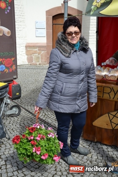 Zdjęcie w galerii na portalu naszraciborz.pl: V Zamkowy Jarmark kwiatów, żywności ekologicznej i rękodzieła na Zamku Piastowskim za nami  wiadomości z regionu