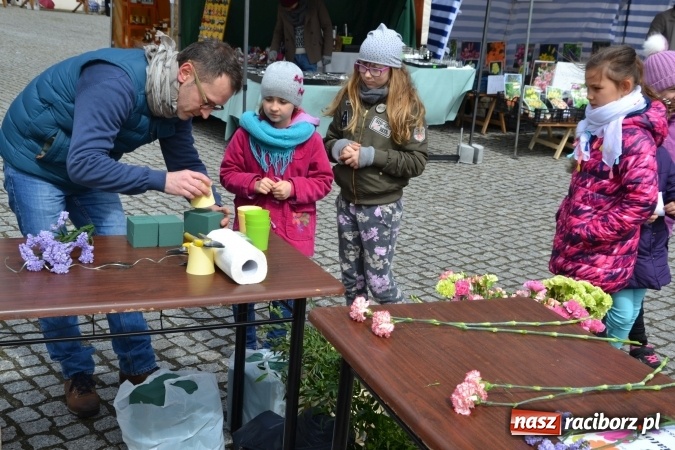 Zdjęcie w galerii na portalu naszraciborz.pl: V Zamkowy Jarmark kwiatów, żywności ekologicznej i rękodzieła na Zamku Piastowskim za nami  wiadomości z regionu