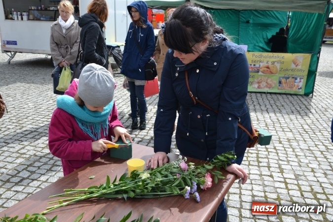 Zdjęcie w galerii na portalu naszraciborz.pl: V Zamkowy Jarmark kwiatów, żywności ekologicznej i rękodzieła na Zamku Piastowskim za nami  wiadomości z regionu