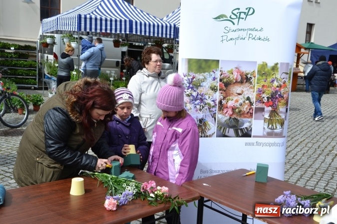 Zdjęcie w galerii na portalu naszraciborz.pl: V Zamkowy Jarmark kwiatów, żywności ekologicznej i rękodzieła na Zamku Piastowskim za nami  wiadomości z regionu