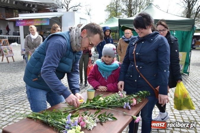 Zdjęcie w galerii na portalu naszraciborz.pl: V Zamkowy Jarmark kwiatów, żywności ekologicznej i rękodzieła na Zamku Piastowskim za nami  wiadomości z regionu