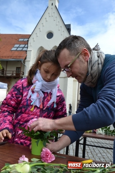 Zdjęcie w galerii na portalu naszraciborz.pl: V Zamkowy Jarmark kwiatów, żywności ekologicznej i rękodzieła na Zamku Piastowskim za nami  wiadomości z regionu