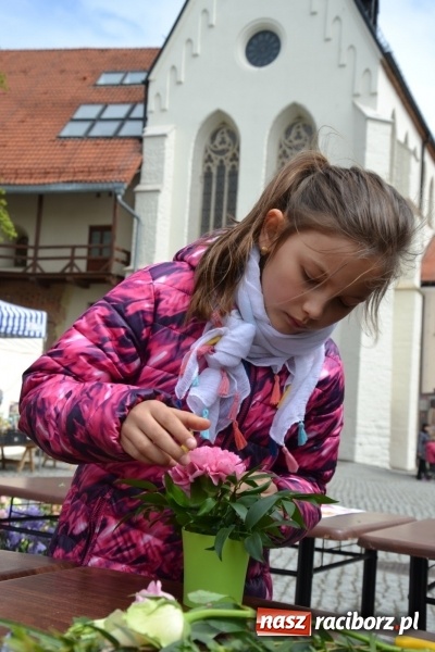 Zdjęcie w galerii na portalu naszraciborz.pl: V Zamkowy Jarmark kwiatów, żywności ekologicznej i rękodzieła na Zamku Piastowskim za nami  wiadomości z regionu