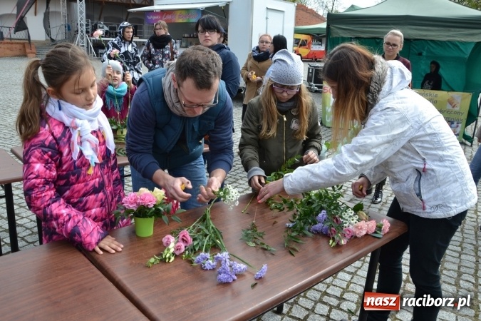 Zdjęcie w galerii na portalu naszraciborz.pl: V Zamkowy Jarmark kwiatów, żywności ekologicznej i rękodzieła na Zamku Piastowskim za nami  wiadomości z regionu