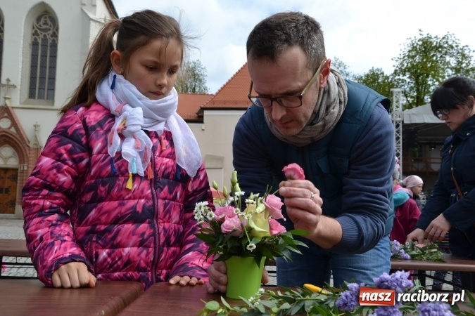 Zdjęcie w galerii na portalu naszraciborz.pl: V Zamkowy Jarmark kwiatów, żywności ekologicznej i rękodzieła na Zamku Piastowskim za nami  wiadomości z regionu