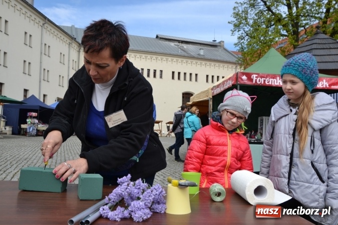 Zdjęcie w galerii na portalu naszraciborz.pl: V Zamkowy Jarmark kwiatów, żywności ekologicznej i rękodzieła na Zamku Piastowskim za nami  wiadomości z regionu