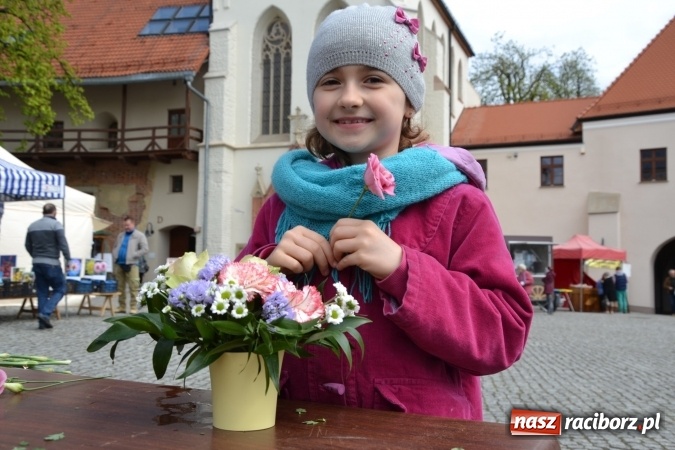 Zdjęcie w galerii na portalu naszraciborz.pl: V Zamkowy Jarmark kwiatów, żywności ekologicznej i rękodzieła na Zamku Piastowskim za nami  wiadomości z regionu