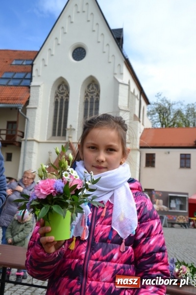 Zdjęcie w galerii na portalu naszraciborz.pl: V Zamkowy Jarmark kwiatów, żywności ekologicznej i rękodzieła na Zamku Piastowskim za nami  wiadomości z regionu