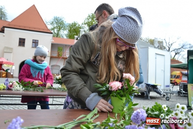 Zdjęcie w galerii na portalu naszraciborz.pl: V Zamkowy Jarmark kwiatów, żywności ekologicznej i rękodzieła na Zamku Piastowskim za nami  wiadomości z regionu