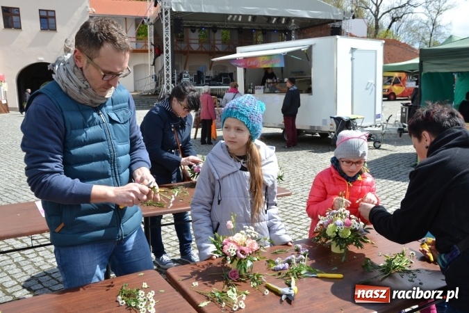 Zdjęcie w galerii na portalu naszraciborz.pl: V Zamkowy Jarmark kwiatów, żywności ekologicznej i rękodzieła na Zamku Piastowskim za nami  wiadomości z regionu
