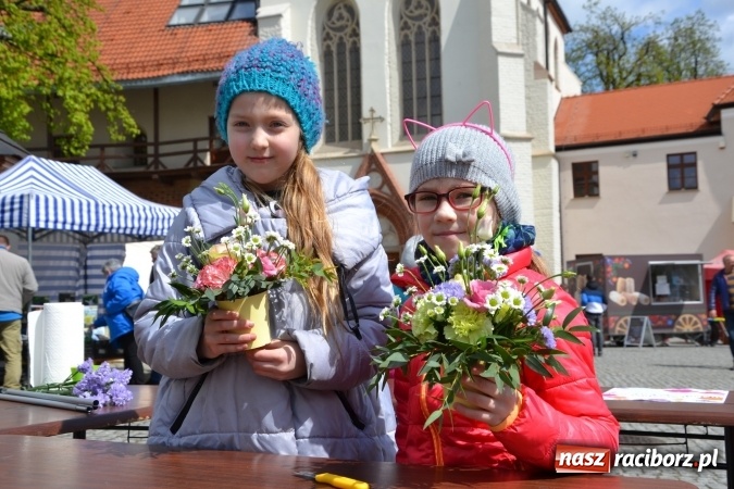 Zdjęcie w galerii na portalu naszraciborz.pl: V Zamkowy Jarmark kwiatów, żywności ekologicznej i rękodzieła na Zamku Piastowskim za nami  wiadomości z regionu