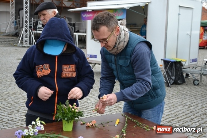 Zdjęcie w galerii na portalu naszraciborz.pl: V Zamkowy Jarmark kwiatów, żywności ekologicznej i rękodzieła na Zamku Piastowskim za nami  wiadomości z regionu