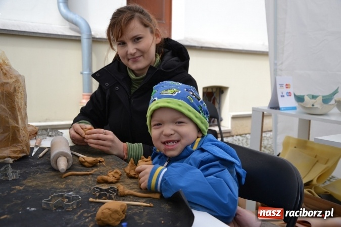 Zdjęcie w galerii na portalu naszraciborz.pl: V Zamkowy Jarmark kwiatów, żywności ekologicznej i rękodzieła na Zamku Piastowskim za nami  wiadomości z regionu