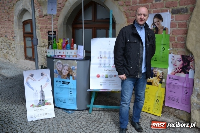 Zdjęcie w galerii na portalu naszraciborz.pl: V Zamkowy Jarmark kwiatów, żywności ekologicznej i rękodzieła na Zamku Piastowskim za nami  wiadomości z regionu
