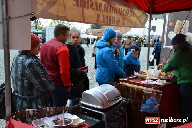 Zdjęcie w galerii na portalu naszraciborz.pl: V Zamkowy Jarmark kwiatów, żywności ekologicznej i rękodzieła na Zamku Piastowskim za nami  wiadomości z regionu