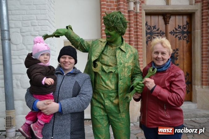 Zdjęcie w galerii na portalu naszraciborz.pl: V Zamkowy Jarmark kwiatów, żywności ekologicznej i rękodzieła na Zamku Piastowskim za nami  wiadomości z regionu