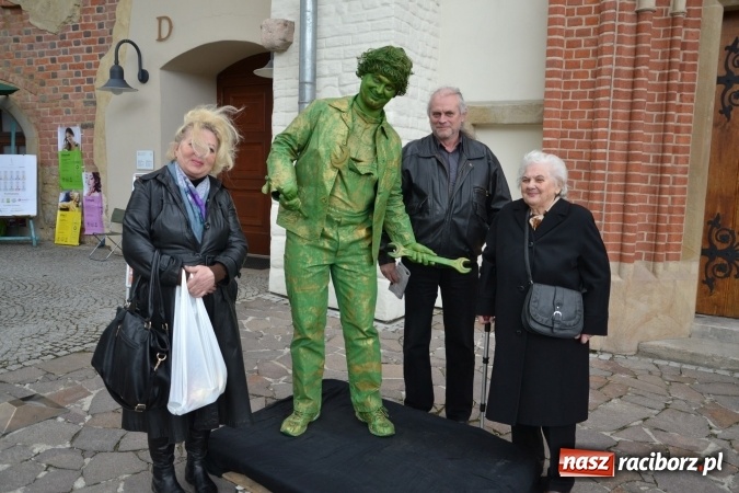 Zdjęcie w galerii na portalu naszraciborz.pl: V Zamkowy Jarmark kwiatów, żywności ekologicznej i rękodzieła na Zamku Piastowskim za nami  wiadomości z regionu