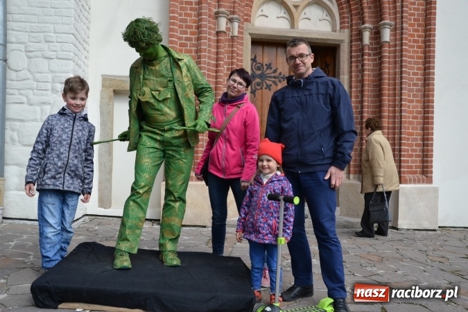 Zdjęcie w galerii na portalu naszraciborz.pl: V Zamkowy Jarmark kwiatów, żywności ekologicznej i rękodzieła na Zamku Piastowskim za nami  wiadomości z regionu
