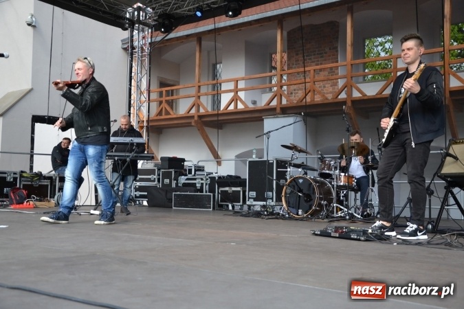 Zdjęcie w galerii na portalu naszraciborz.pl: V Zamkowy Jarmark kwiatów, żywności ekologicznej i rękodzieła na Zamku Piastowskim za nami  wiadomości z regionu