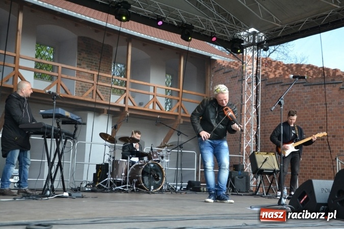 Zdjęcie w galerii na portalu naszraciborz.pl: V Zamkowy Jarmark kwiatów, żywności ekologicznej i rękodzieła na Zamku Piastowskim za nami  wiadomości z regionu