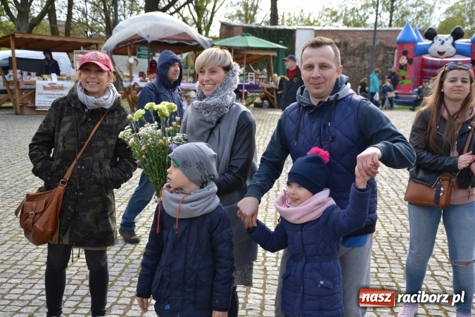 Zdjęcie w galerii na portalu naszraciborz.pl: V Zamkowy Jarmark kwiatów, żywności ekologicznej i rękodzieła na Zamku Piastowskim za nami  wiadomości z regionu