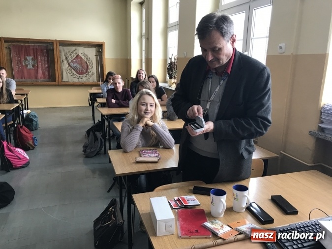 Zdjęcie w galerii na portalu naszraciborz.pl: Lekcja obywatelska z prezydentem w II LO  wiadomości z regionu