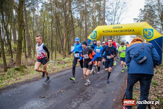 Zdjęcie w galerii na portalu naszraciborz.pl: Mateusz Wolnik zwycięzcą II P&oacute;łmaratonu Leśnego Rafamet 2017 w Kuźni Raciborskiej wiadomości z regionu