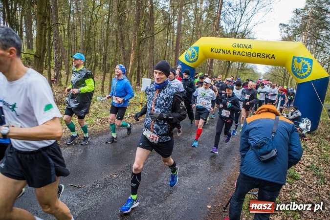 Zdjęcie w galerii na portalu naszraciborz.pl: Mateusz Wolnik zwycięzcą II P&oacute;łmaratonu Leśnego Rafamet 2017 w Kuźni Raciborskiej wiadomości z regionu
