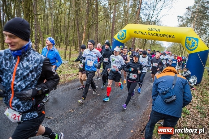 Zdjęcie w galerii na portalu naszraciborz.pl: Mateusz Wolnik zwycięzcą II P&oacute;łmaratonu Leśnego Rafamet 2017 w Kuźni Raciborskiej wiadomości z regionu