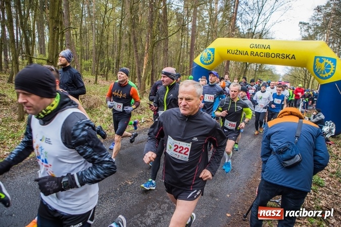 Zdjęcie w galerii na portalu naszraciborz.pl: Mateusz Wolnik zwycięzcą II P&oacute;łmaratonu Leśnego Rafamet 2017 w Kuźni Raciborskiej wiadomości z regionu