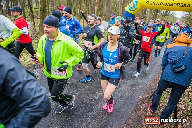 Zdjęcie w galerii na portalu naszraciborz.pl: Mateusz Wolnik zwycięzcą II P&oacute;łmaratonu Leśnego Rafamet 2017 w Kuźni Raciborskiej wiadomości z regionu