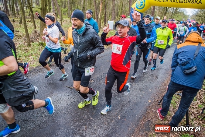Zdjęcie w galerii na portalu naszraciborz.pl: Mateusz Wolnik zwycięzcą II P&oacute;łmaratonu Leśnego Rafamet 2017 w Kuźni Raciborskiej wiadomości z regionu