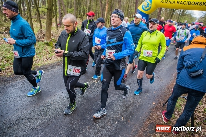 Zdjęcie w galerii na portalu naszraciborz.pl: Mateusz Wolnik zwycięzcą II P&oacute;łmaratonu Leśnego Rafamet 2017 w Kuźni Raciborskiej wiadomości z regionu