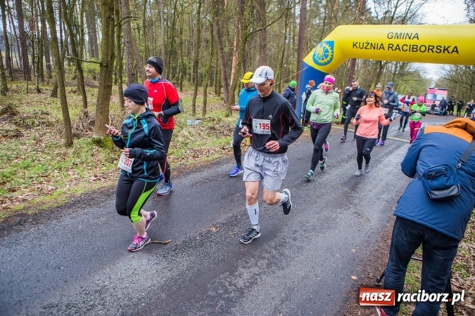 Zdjęcie w galerii na portalu naszraciborz.pl: Mateusz Wolnik zwycięzcą II P&oacute;łmaratonu Leśnego Rafamet 2017 w Kuźni Raciborskiej wiadomości z regionu