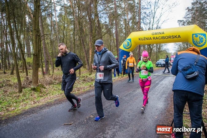 Zdjęcie w galerii na portalu naszraciborz.pl: Mateusz Wolnik zwycięzcą II P&oacute;łmaratonu Leśnego Rafamet 2017 w Kuźni Raciborskiej wiadomości z regionu