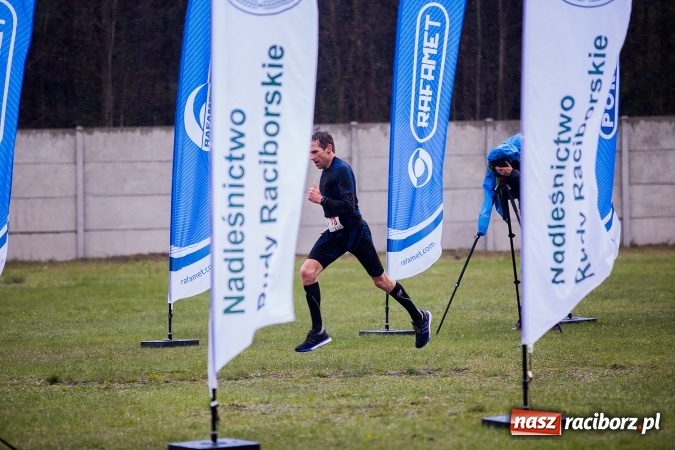 Zdjęcie w galerii na portalu naszraciborz.pl: Mateusz Wolnik zwycięzcą II P&oacute;łmaratonu Leśnego Rafamet 2017 w Kuźni Raciborskiej wiadomości z regionu