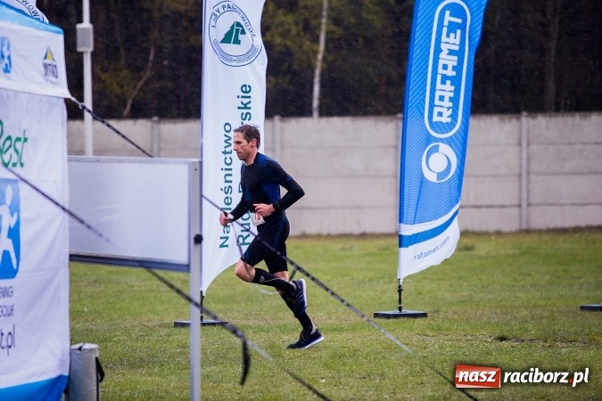 Zdjęcie w galerii na portalu naszraciborz.pl: Mateusz Wolnik zwycięzcą II P&oacute;łmaratonu Leśnego Rafamet 2017 w Kuźni Raciborskiej wiadomości z regionu