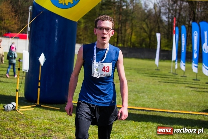 Zdjęcie w galerii na portalu naszraciborz.pl: Mateusz Wolnik zwycięzcą II P&oacute;łmaratonu Leśnego Rafamet 2017 w Kuźni Raciborskiej wiadomości z regionu