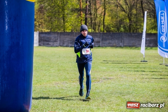 Zdjęcie w galerii na portalu naszraciborz.pl: Mateusz Wolnik zwycięzcą II P&oacute;łmaratonu Leśnego Rafamet 2017 w Kuźni Raciborskiej wiadomości z regionu