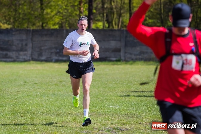 Zdjęcie w galerii na portalu naszraciborz.pl: Mateusz Wolnik zwycięzcą II P&oacute;łmaratonu Leśnego Rafamet 2017 w Kuźni Raciborskiej wiadomości z regionu